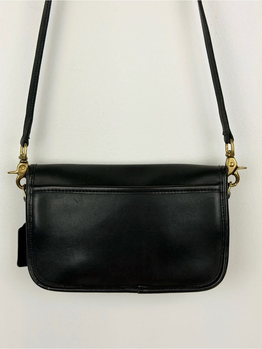 Vintage COACH Black Leather Pocket Purse with Gold Hardware - Picture 7 of 15